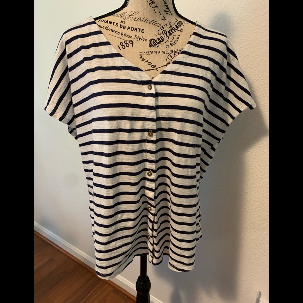 Woman’s Old Navy Short Sleeve Button Down Shirt